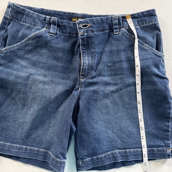 Lee Women's Legendary 5" Chino Short - Picture 3 of 5